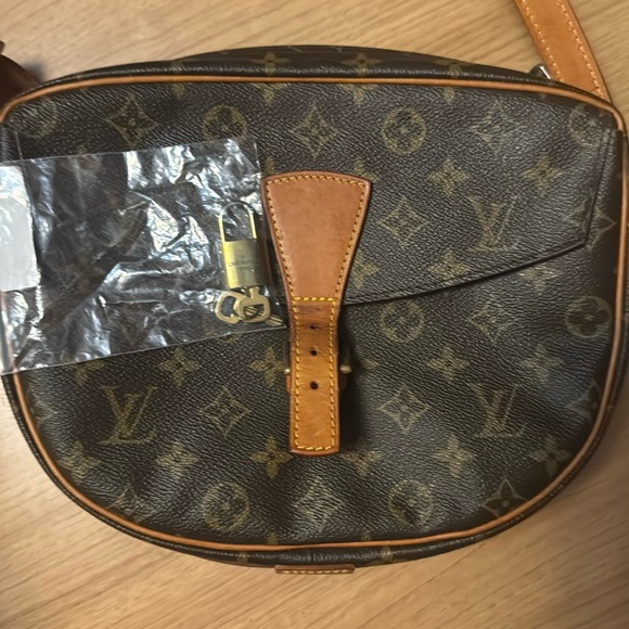 Jeune LV bag and lock and key 🔐 bundle - Picture 1 of 1